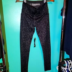 Victoria Secret size 6 cheetah print leggings with pockets